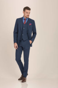 Traje 2 botões. 2 aberturas. Com colete. Super Slim Fit